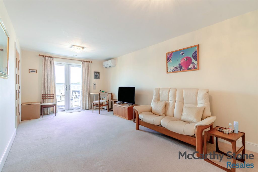 Wilford Lane, West Bridgford. Penthouse Apartment