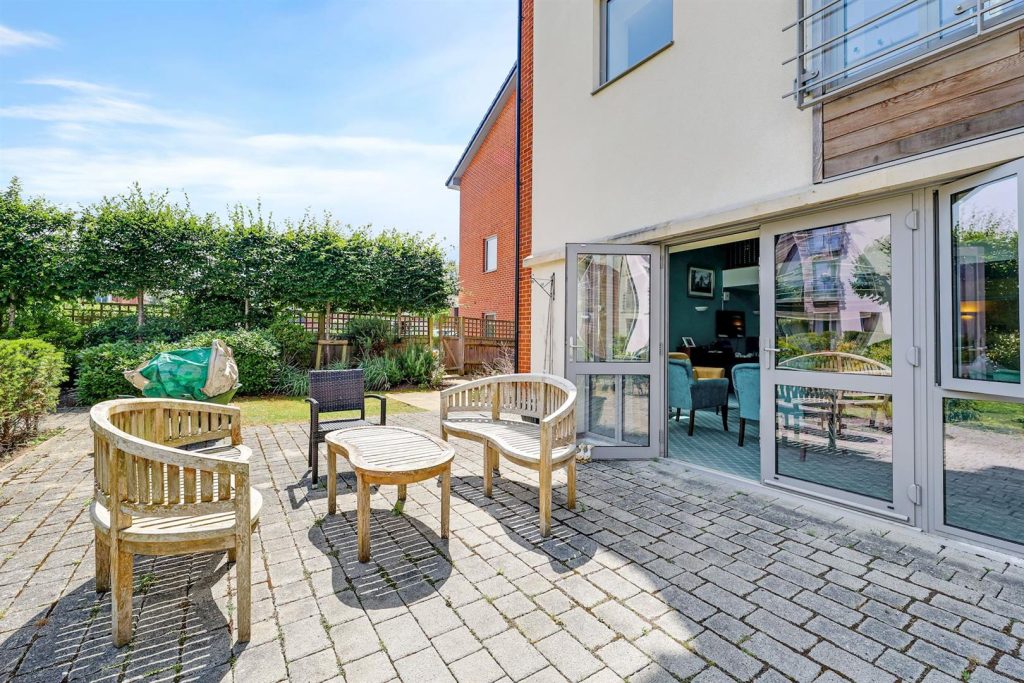 Fleet Road, Fleet, GU51 3FS