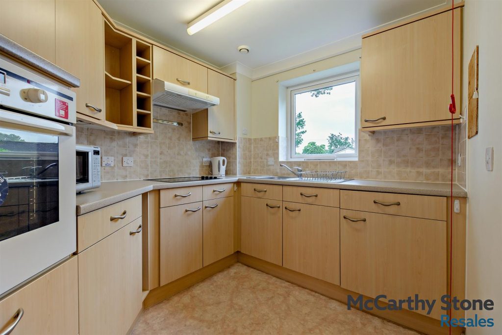 Portman Court, Grange Road, Uckfield, East Sussex,TN22 1FD