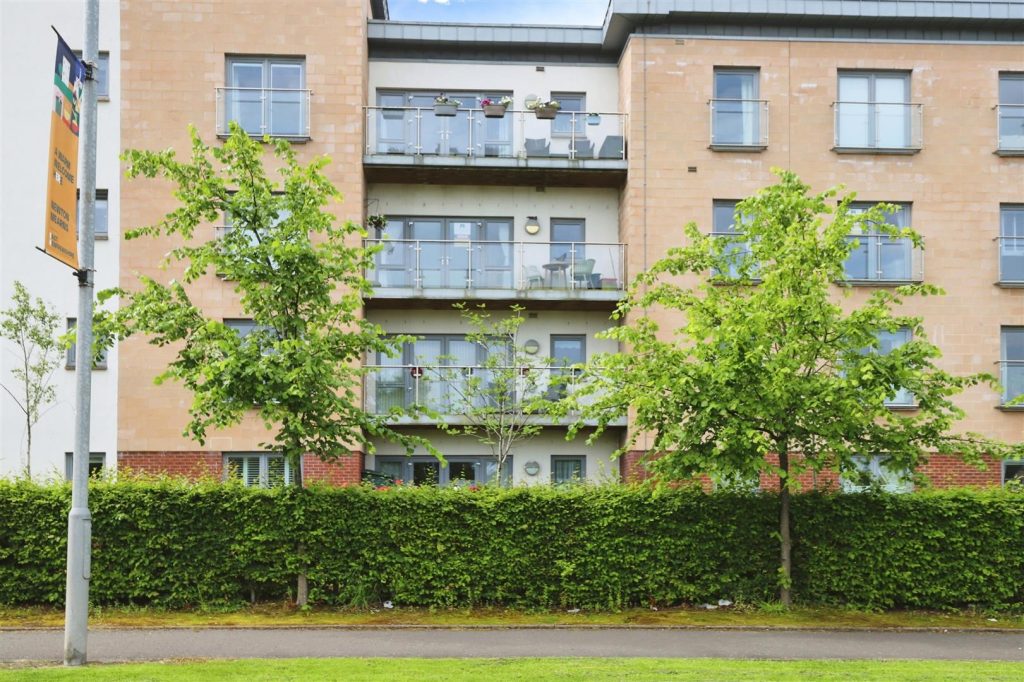 Greenwood Grove East, Stewarton Road, Newton Mearns