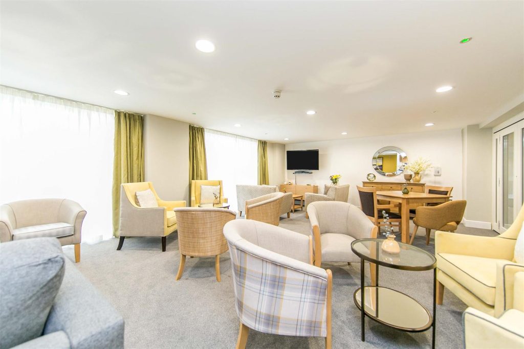 Pavilion Court, Hamilton Gardens, Felixstowe, IP11 7FA