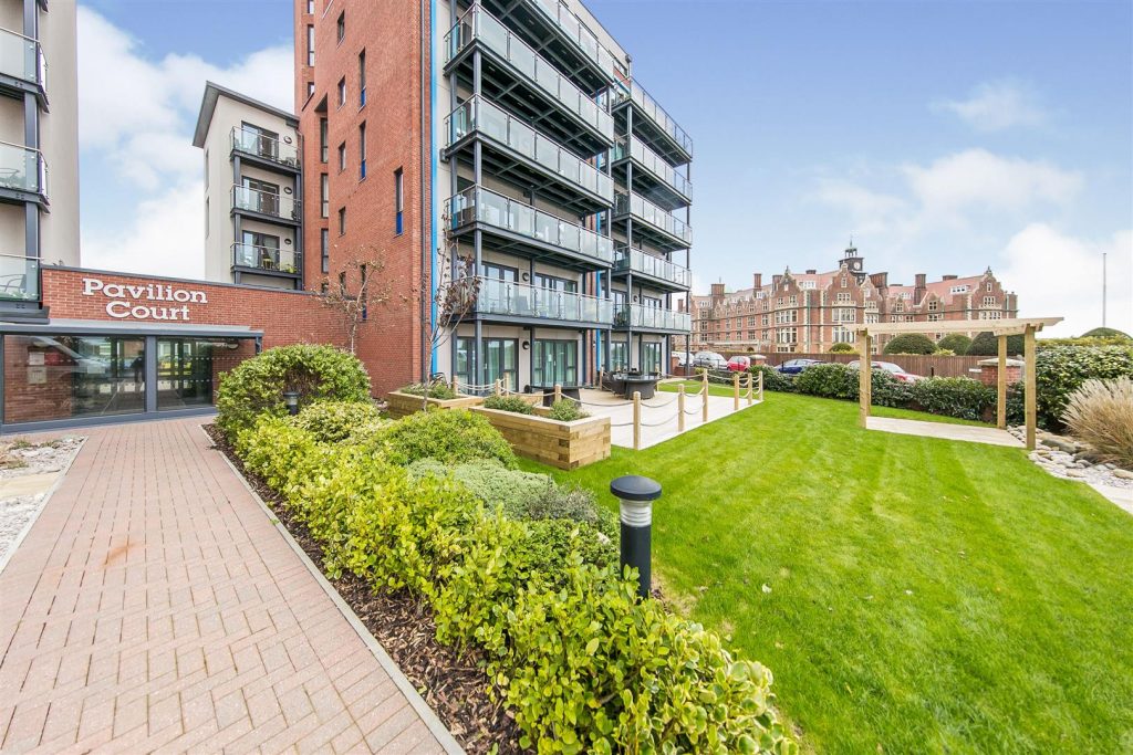 Pavilion Court, Hamilton Gardens, Felixstowe, IP11 7FA