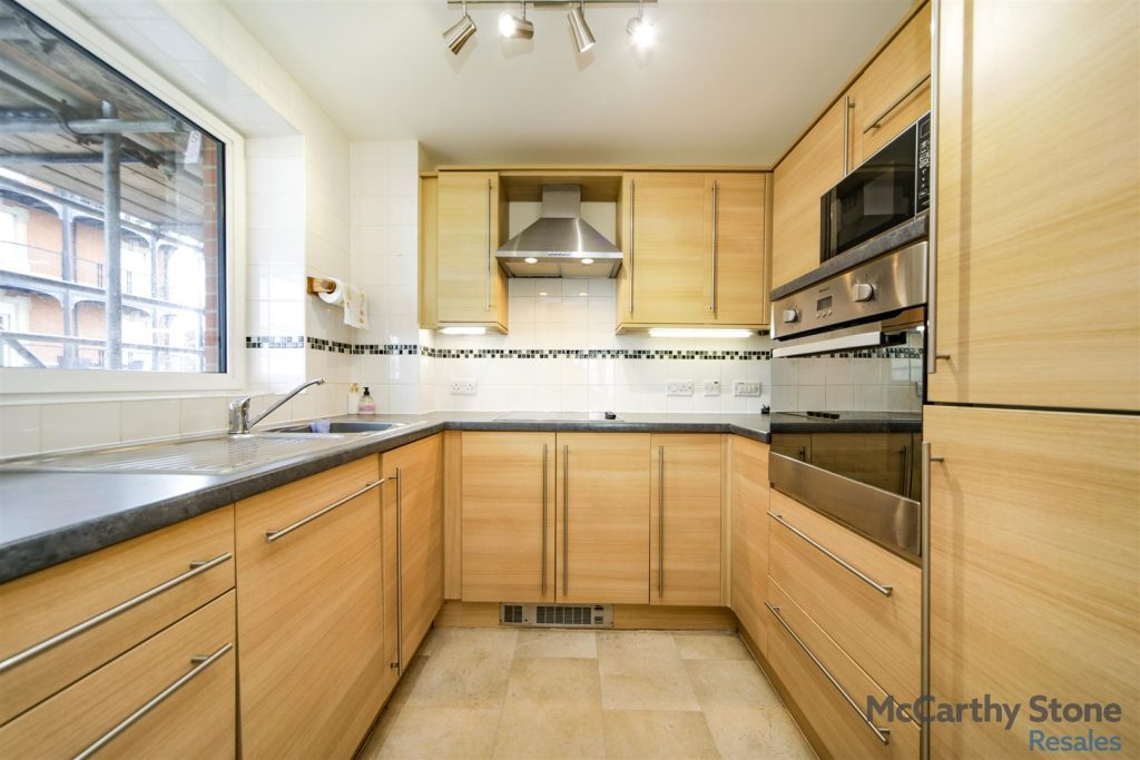 Pavilion Court, Hamilton Gardens, Felixstowe, IP11 7FA