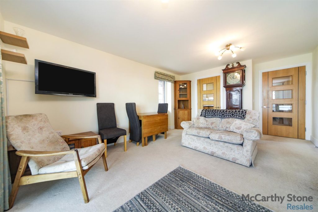 Pavilion Court, Hamilton Gardens, Felixstowe, IP11 7FA