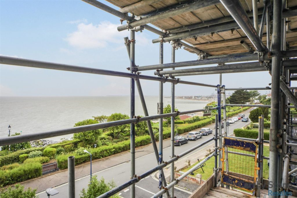Pavilion Court, Hamilton Gardens, Felixstowe, IP11 7FA