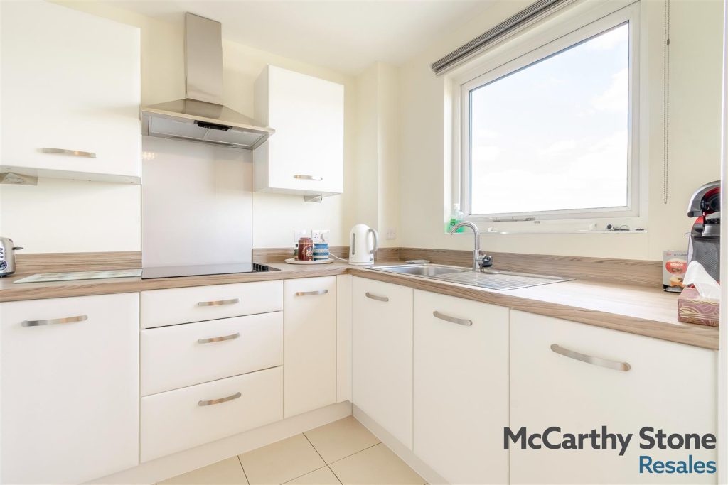 Wilford Lane, West Bridgford. Penthouse Apartment