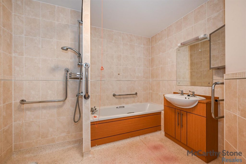 Farringford Court, Avenue Road, Lymington, Hampshire, SO41 9PA