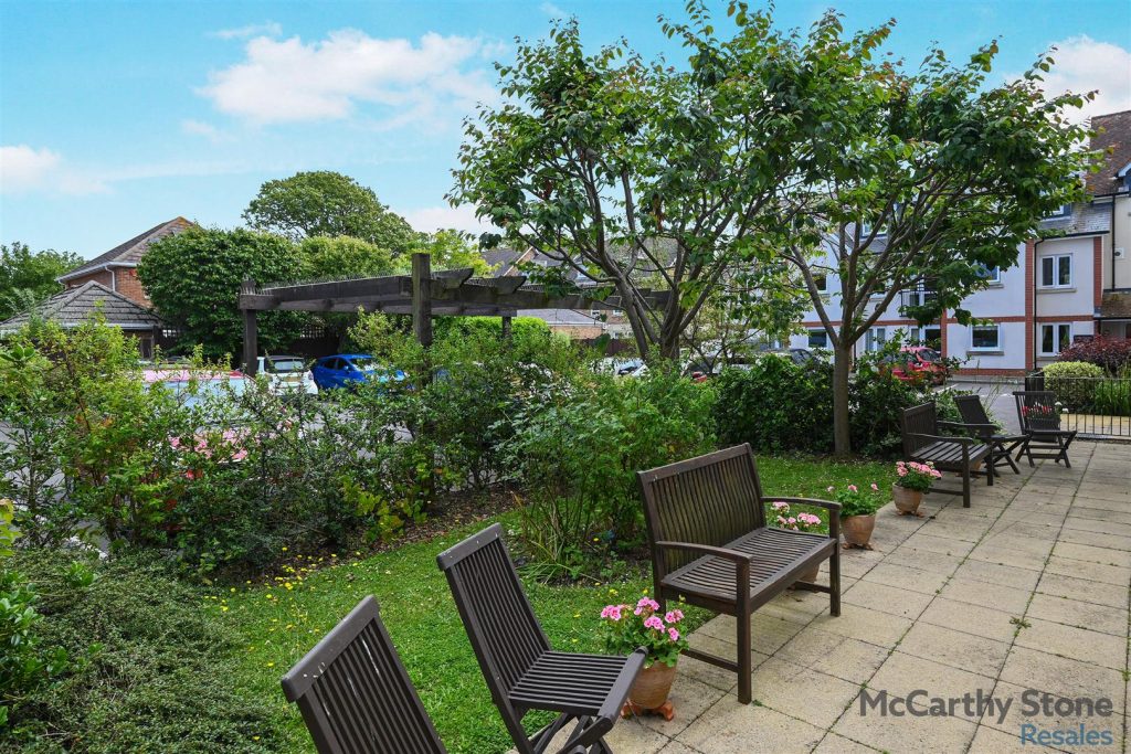 Farringford Court, Avenue Road, Lymington, Hampshire, SO41 9PA