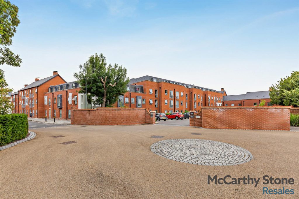 Monument Place, Endless Street, Salisbury