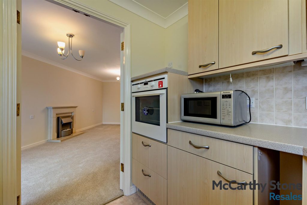 Portman Court, Grange Road, Uckfield, East Sussex,TN22 1FD