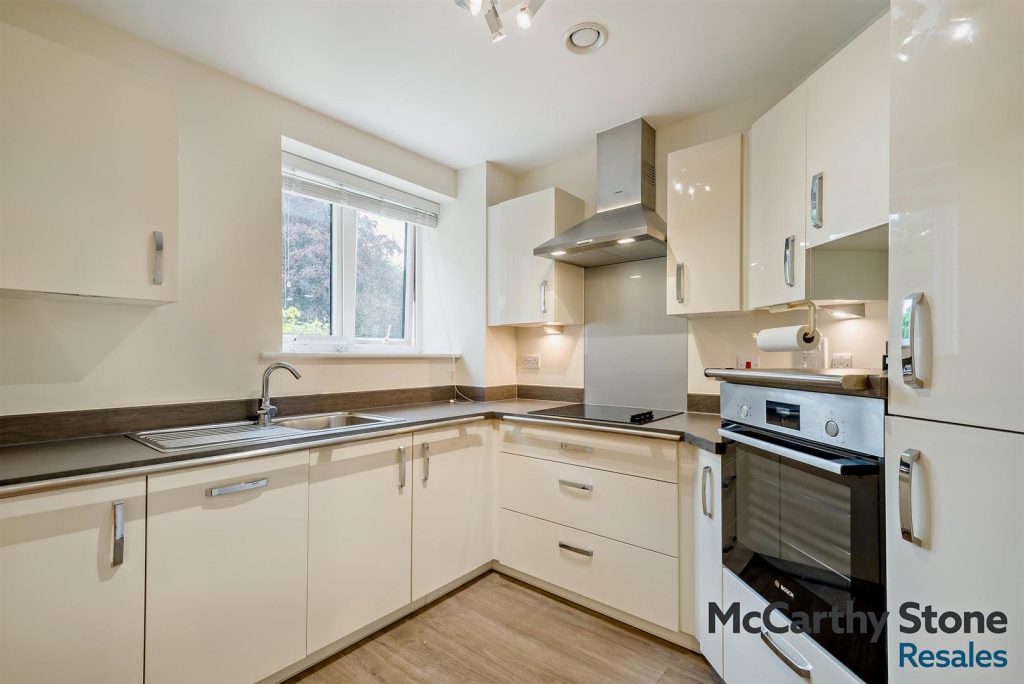 Shackleton Place, Bath Road, Devizes, Wiltshire, SN10 2GZ