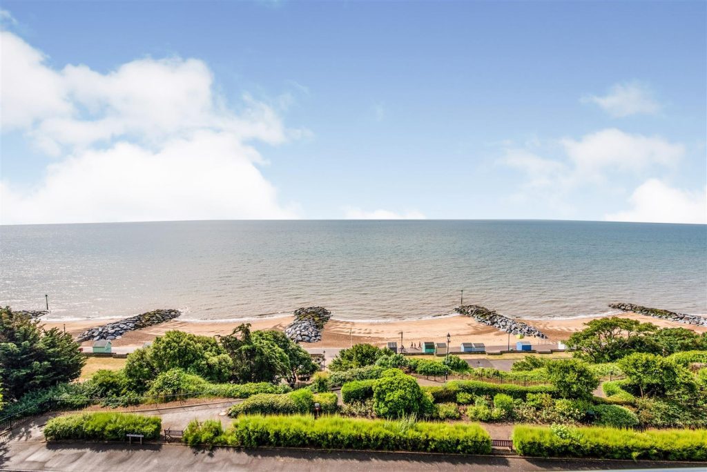 Pavilion Court, Hamilton Gardens, Felixstowe, IP11 7FA