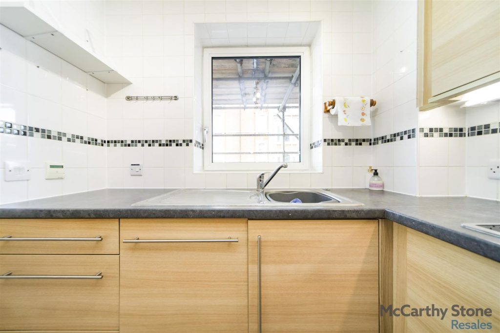 Pavilion Court, Hamilton Gardens, Felixstowe, IP11 7FA