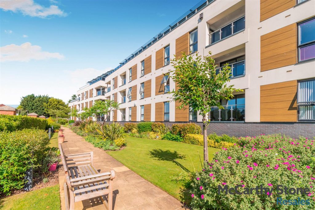 Wilford Lane, West Bridgford. Penthouse Apartment