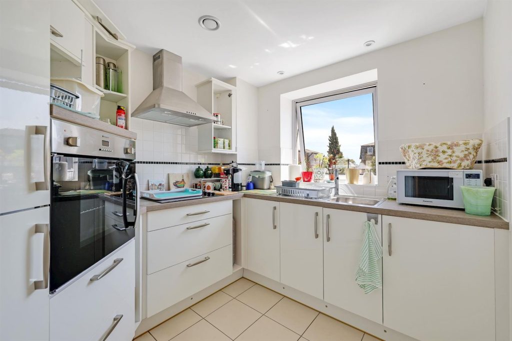 Fleet Road, Fleet, GU51 3FS