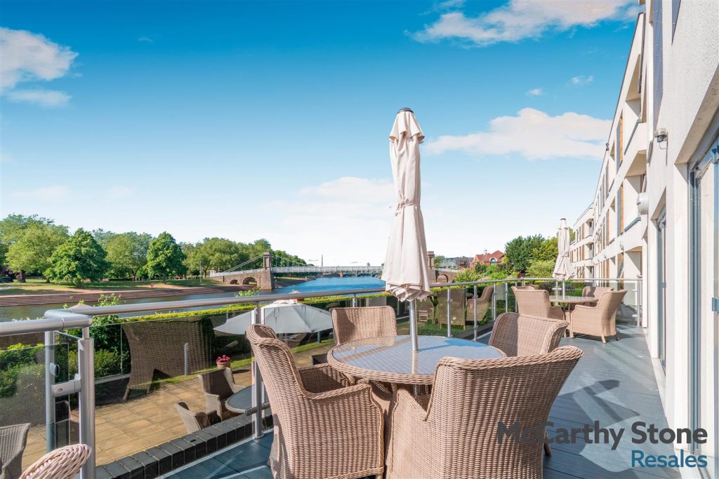 Wilford Lane, West Bridgford. Penthouse Apartment