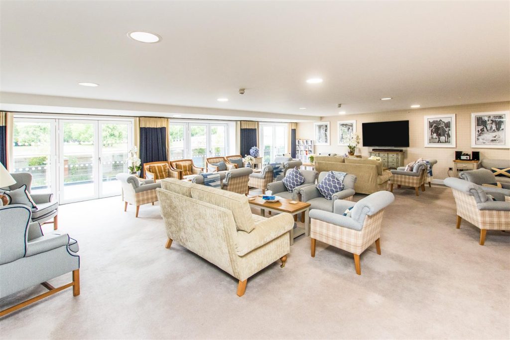 Wilford Lane, West Bridgford. Penthouse Apartment