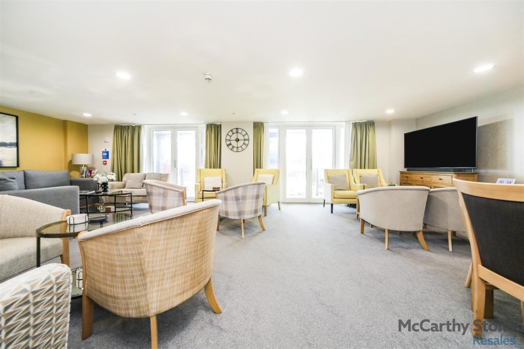 Pavilion Court, Hamilton Gardens, Felixstowe, IP11 7FA