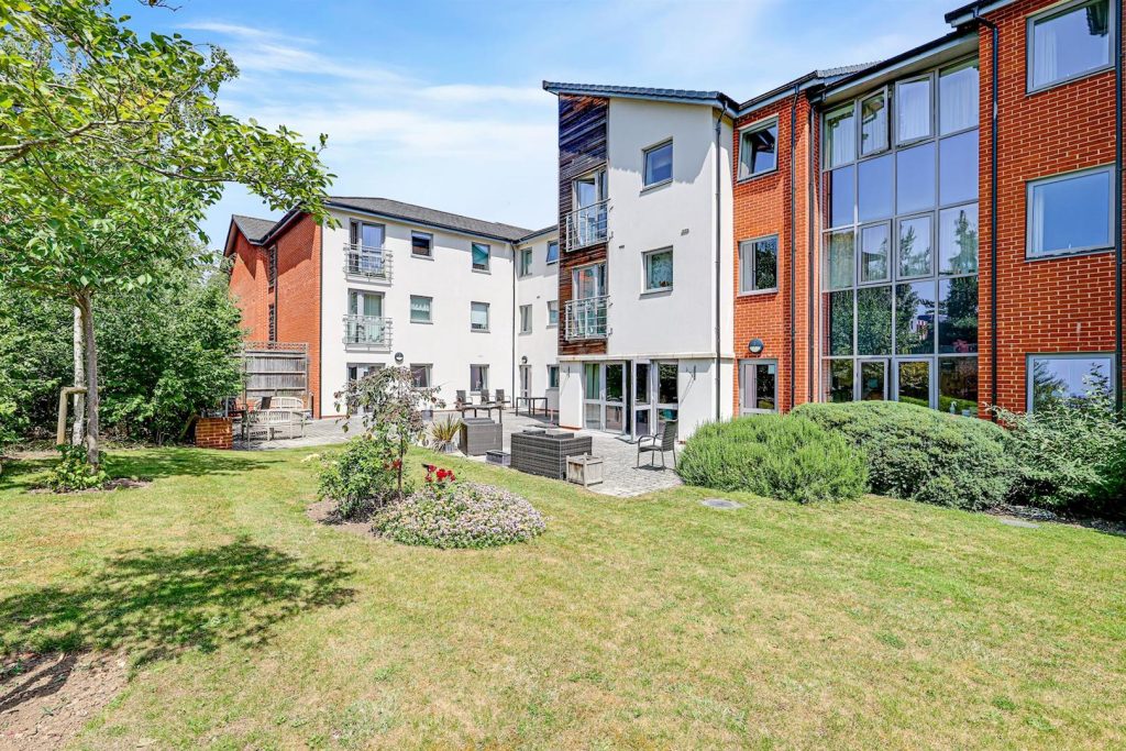 Fleet Road, Fleet, GU51 3FS