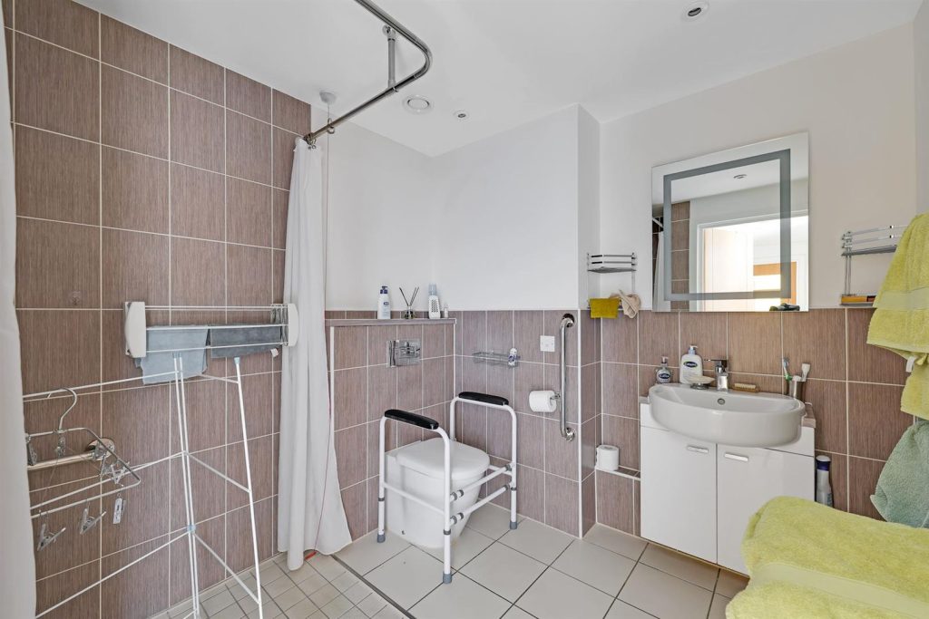 Fleet Road, Fleet, GU51 3FS