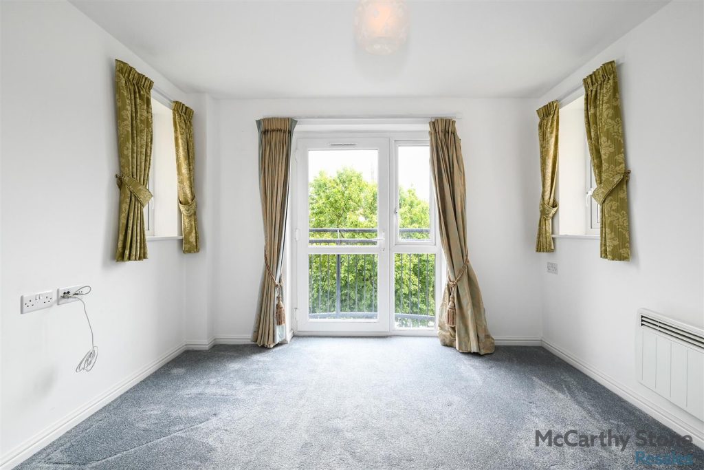 Farringford Court, Avenue Road, Lymington, Hampshire, SO41 9PA