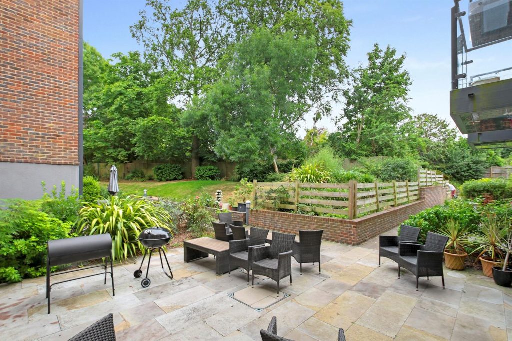 London Road, Guildford, GU1 1FF