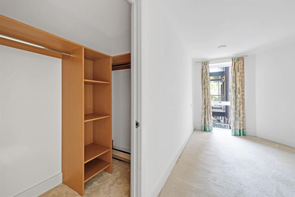 London Road, Guildford, GU1 1FF