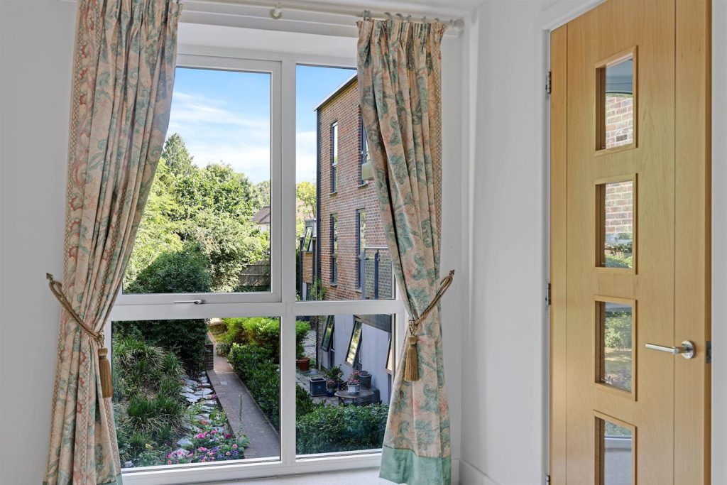 London Road, Guildford, GU1 1FF