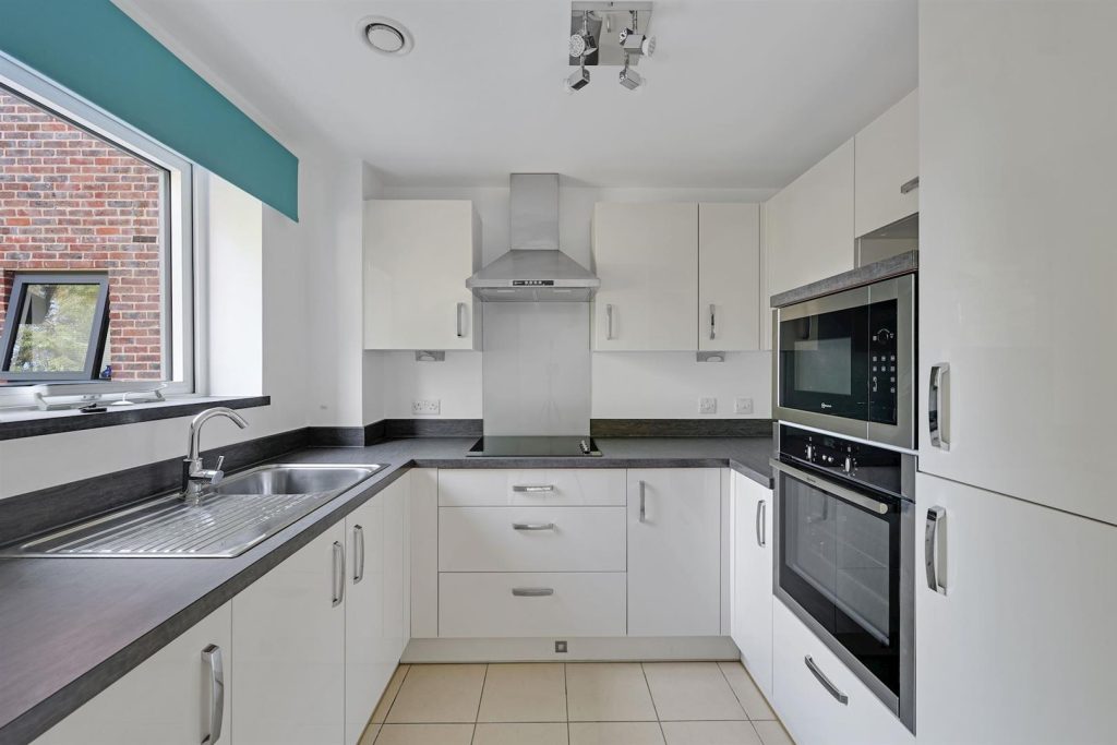 London Road, Guildford, GU1 1FF